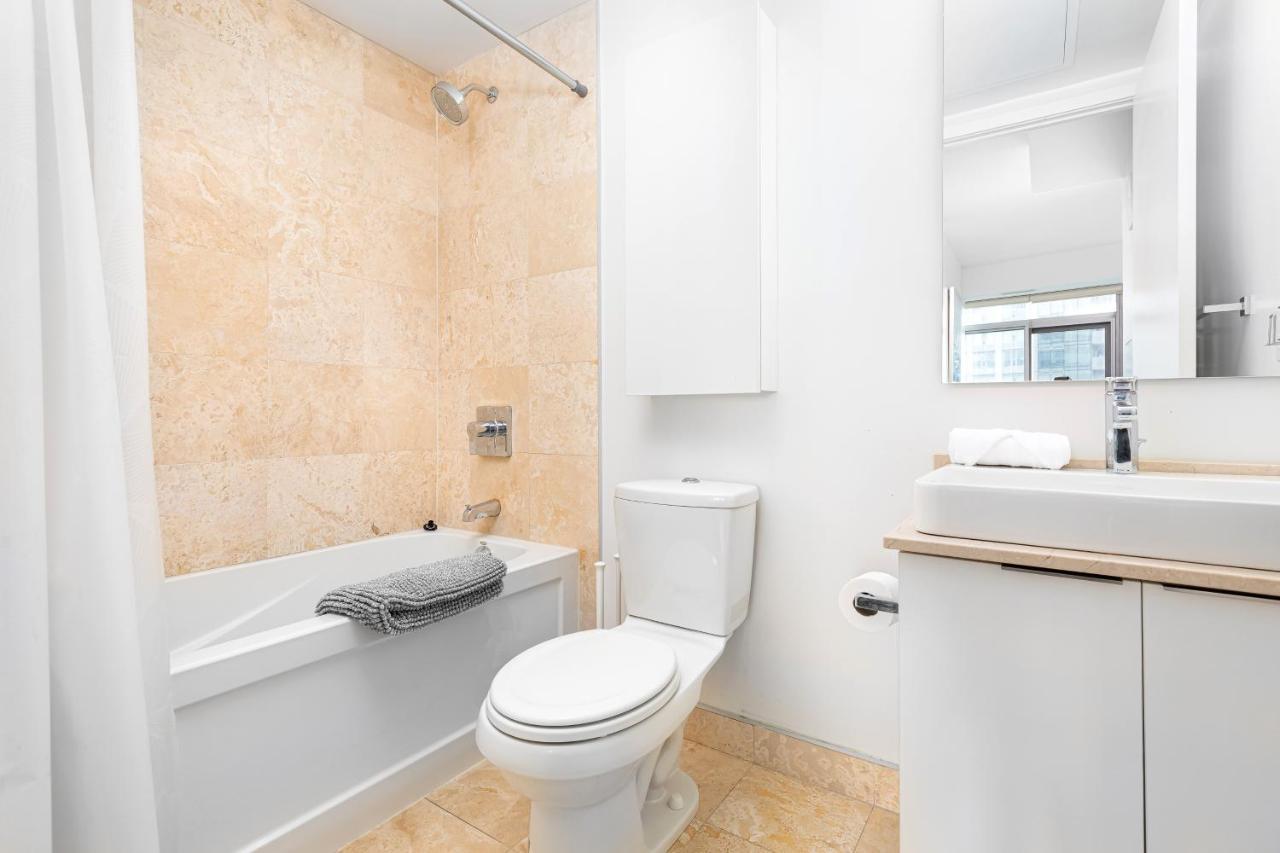 Downtown Toronto Condo Near Cn Tower, Mtcc, Rogers Center , Union Station ภายนอก รูปภาพ